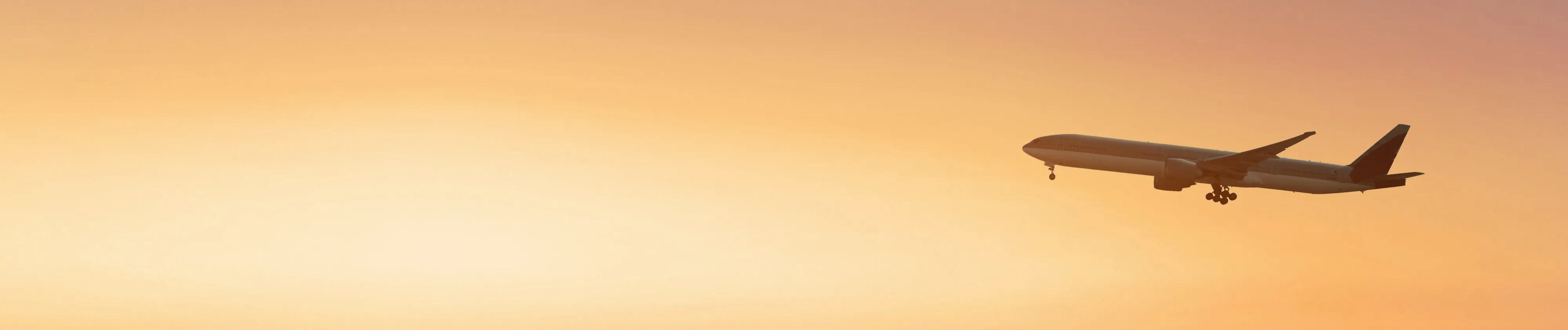 Letadlo v oblacích | Levné letenky od STUDENT AGENCY