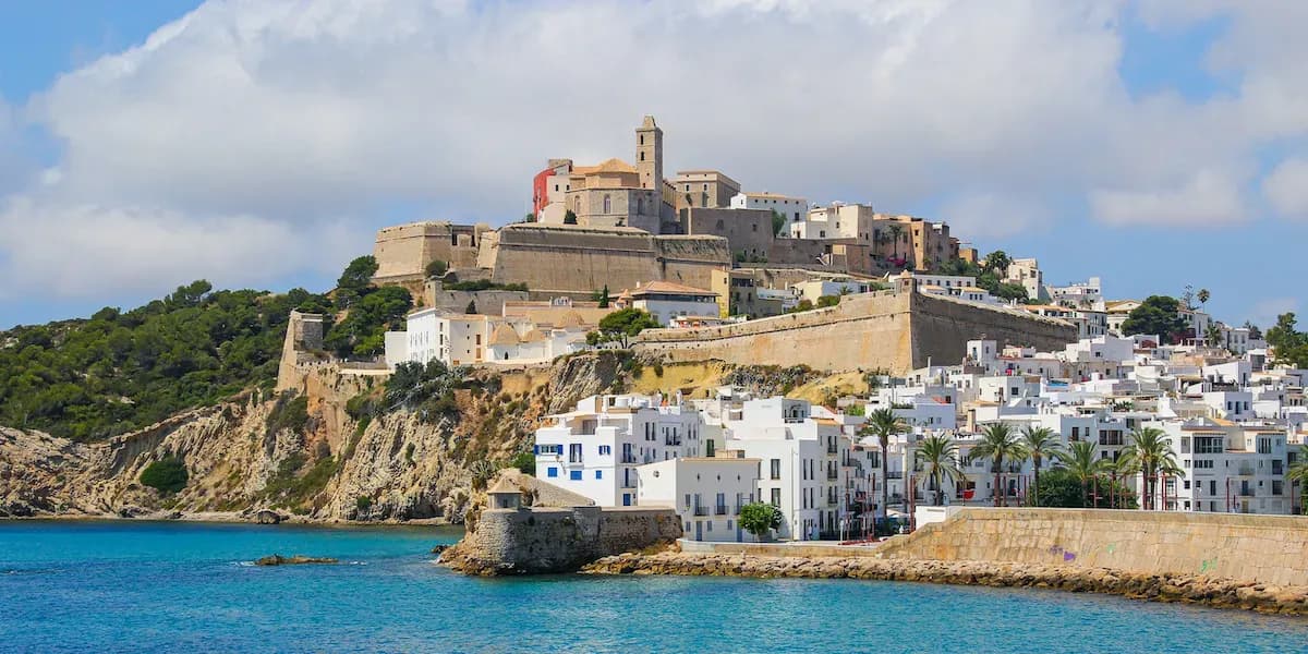 Prozkoumejte Dalt Vila Prozkoumejte Dalt Vila
