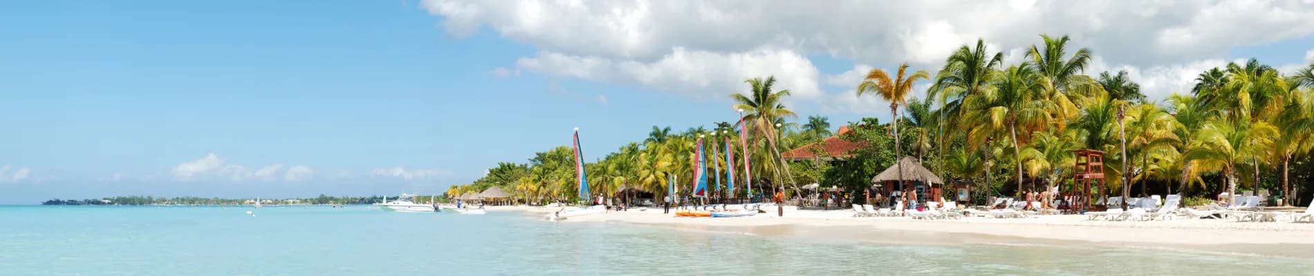 Pláž v letovisku Negril Pláž v letovisku Negril