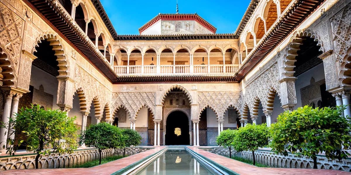 Prozkoumejte Alcazar Prozkoumejte Alcazar